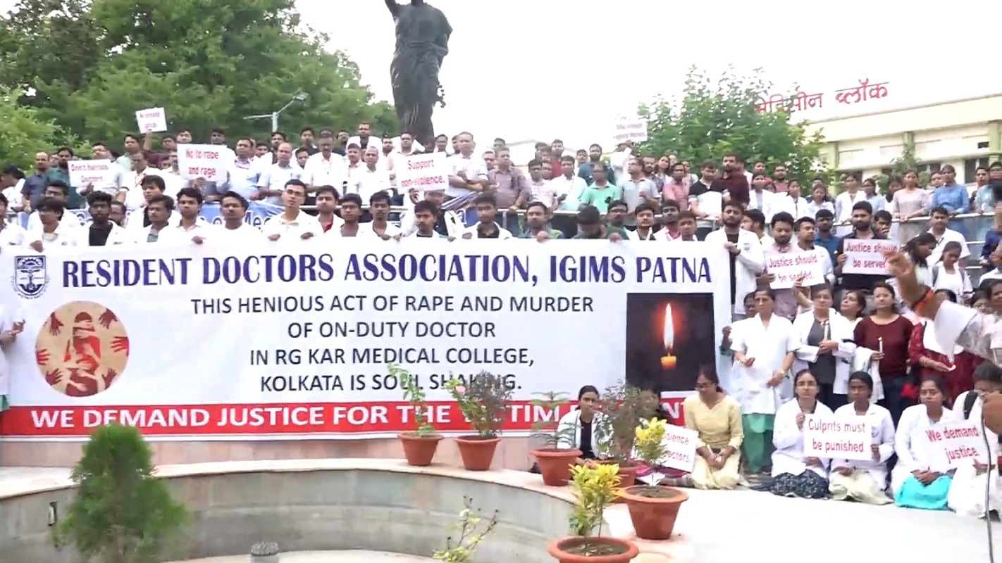 IGIMS doctors hold candle march, seek justice over Kolkata doctor's rape, murder