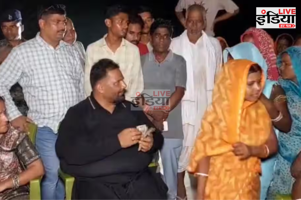 Bihar Flood: राघोपुर में बाढ़ का कहर, पप्पू यादव के सामने छलका दर्द-तजस्वी गायब ? राघोपुर में बाढ़ पीड़ितों से मिलते पप्पू यादव