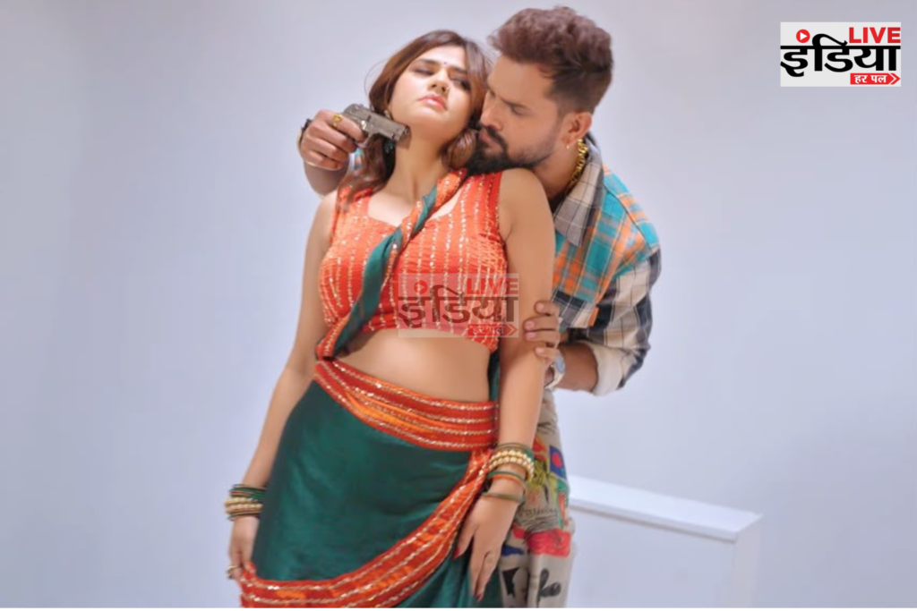 Khesari Lal Yadav और अपर्णा मल्लिक ‘जिला छपरा से’ गाने में