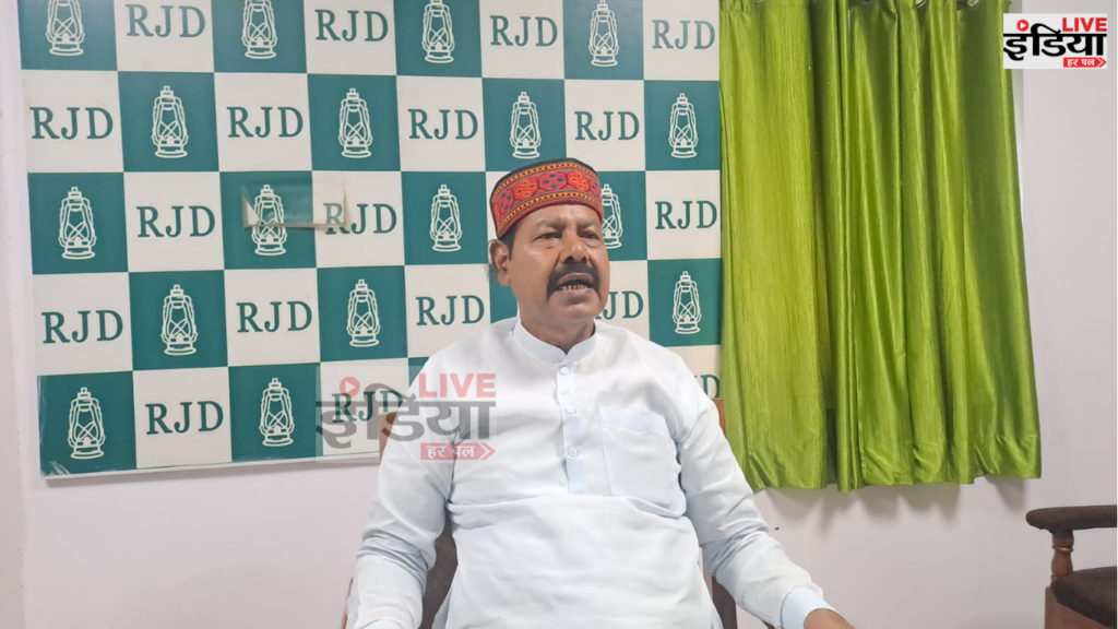 Bhai Virendra Statement के दौरान संजय झा को लेकर बयान देते भाई वीरेंद्र