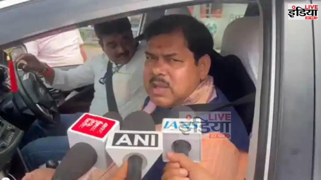 Mithilesh Tiwari: तेजस्वी पर बरसे शिक्षा मंत्री, खूब सुनाया Mithilesh Tiwari बिहार में बाढ़ और शिक्षा को लेकर बयान देते हुए